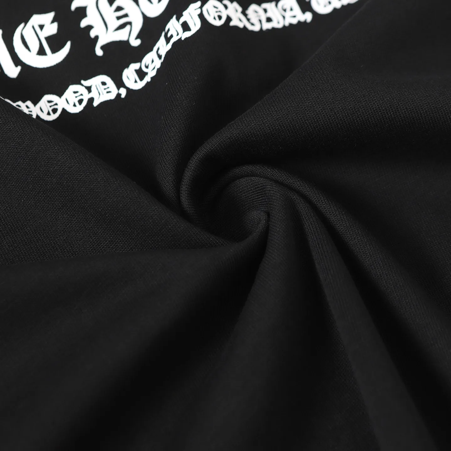 🅿️170 CHROME HEARTS/Chrome Heart CH starry cross printed short-sleeved T-shirt The fabric is made of 280g heavy combed cotton, customized with 32 count 1*1 threads. The ready-made garments are washed twice. The fabric is comfortable and skin-friendly without any strange feeling. Custom-dyed fabrics with high textile density, good drape and not easy to deform. The thick texture and compact spinning process will not affect the breathability of the fabric. The color saturation is very high. Imported digital direct-injection printing technology. A versatile and good-looking short sleeve. The loose fit covers the flesh and looks slim. Color: black, white Size: XS-L
